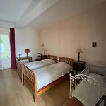 Hébergement de vacances Commanderie De Bourgoult *