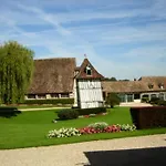 Hébergement de vacances Commanderie De Bourgoult *