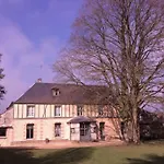 Commanderie De Bourgoult Hébergement de vacances *
