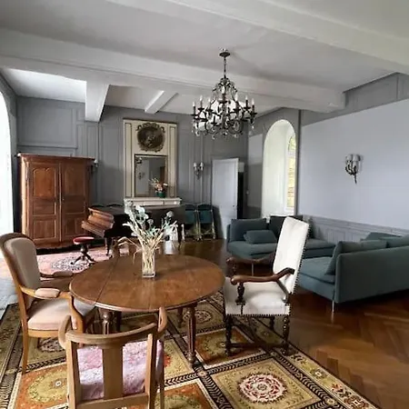 Commanderie De Bourgoult Ferienhaus